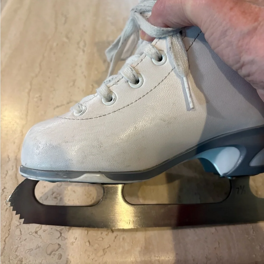 Soft Skate by Jackson Mark 1 White Figure Skates, 12J (12 Junior) Blade is 7 1/3 - Picture 7 of 16